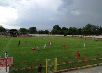 Децата во Чучер-Сандево имаат повеќе прилики да одат во казино и кафичи отколку на тренинг!