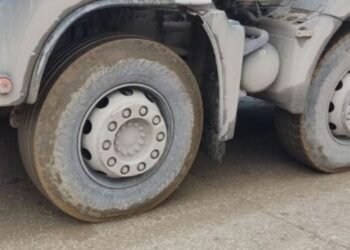 Глоба од 1.300 евра зашто камиони со валкани гуми се вклучувале во сообраќај  