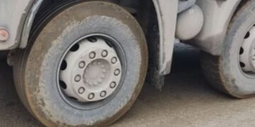 Глоба од 1.300 евра зашто камиони со валкани гуми се вклучувале во сообраќај  